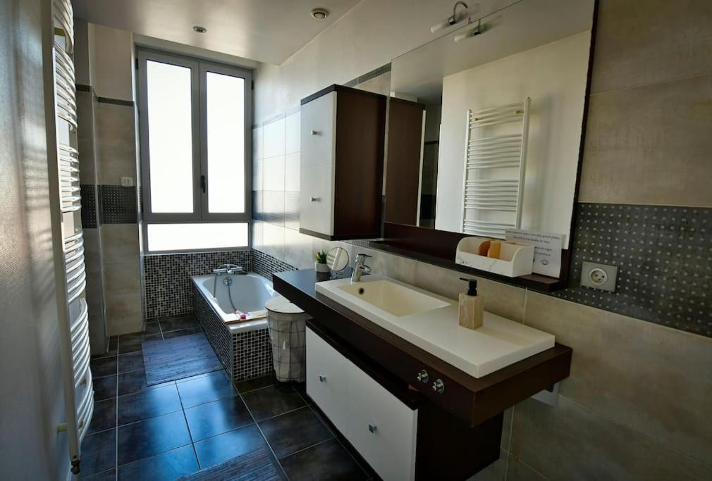 Grand Appartement De Haut Standing En Centre-Ville Montlucon Exterior photo